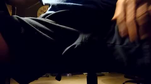 Snapshot of bkupsguy chatting on December 29, 3:22 am bkupsguy online show from December 29, 3:22 am