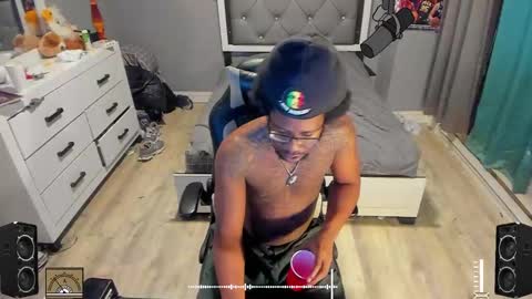 Plant Base Streamers From Pennsylvania online show from February 15, 11:49 pm