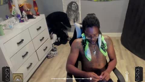 Plant Base Streamers From Pennsylvania online show from September 29, 11:00 pm