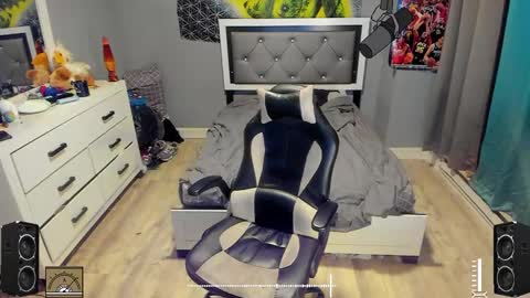 Plant Base Streamers From Pennsylvania online show from February 11, 11:44 pm