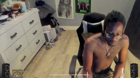 Plant Base Streamers From Pennsylvania online show from October 16, 10:07 pm