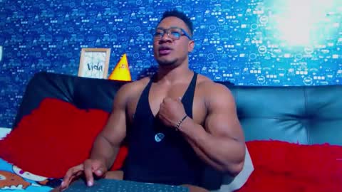 duglas online show from December 14, 7:10 pm