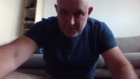 blackdog71 online show from December 3, 4:13 am