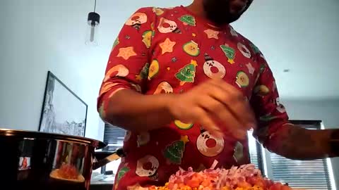 luis online show from December 6, 12:05 pm