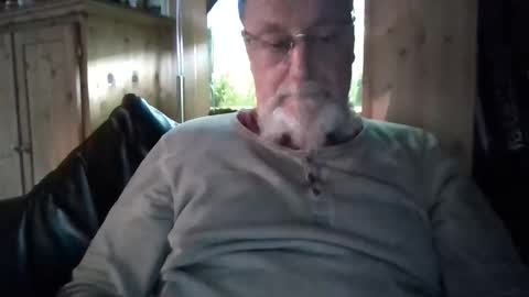 Snapshot of blindsurfer780299 chatting on October 25, 3:58 pm blindsurfer780299 online show from October 25, 3:58 pm