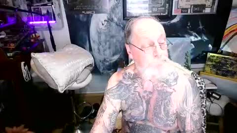 Snapshot of blindsurfer780299 chatting on October 21, 5:32 am blindsurfer780299 online show from October 21, 5:32 am