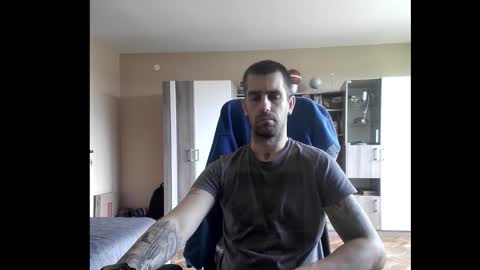 Runaway online show from October 24, 1:35 pm