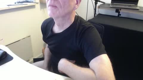 blueeyesn8 online show from October 10, 9:03 am