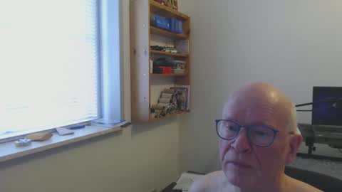 blueeyesn8 online show from February 28, 9:04 am