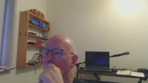 blueeyesn8 online show from December 8, 9:13 am