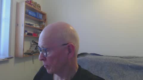 blueeyesn8 online show from December 20, 9:21 am