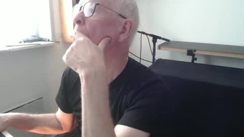 blueeyesn8 online show from October 9, 8:08 am