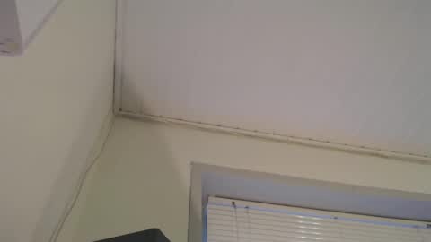 blueeyesn8 online show from December 4, 9:40 am