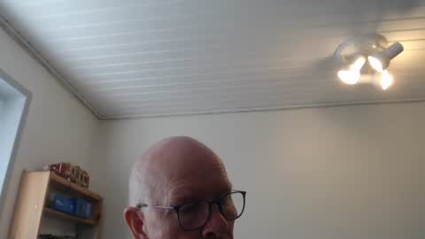 blueeyesn8 online show from February 6, 10:26 am