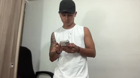 Snapshot of bob_pettersonn chatting on February 24, 9:52 pm Bob  INDEPENDENT MODEL online show from February 24, 9:52 pm