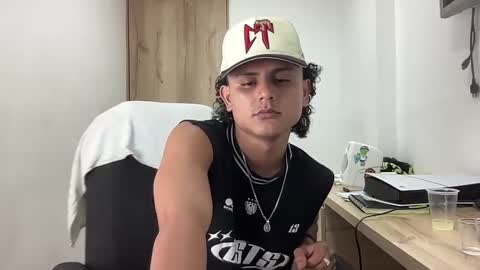 Snapshot of bob_pettersonn chatting on October 1, 5:00 am Bob  INDEPENDENT MODEL online show from October 1, 5:00 am