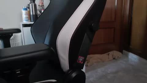 Snapshot of bodyking69 chatting on December 9, 10:11 am bodyking69 online show from December 9, 10:11 am