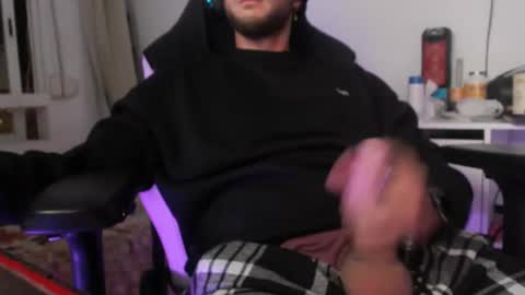 Snapshot of bodyking69 chatting on January 19, 7:04 pm bodyking69 online show from January 19, 7:04 pm