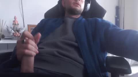 Snapshot of bodyking69 chatting on March 6, 9:36 am bodyking69 online show from March 6, 9:36 am