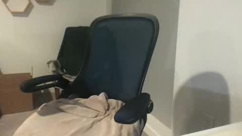 bodynsweatt2  Zach online show from October 11, 6:17 am