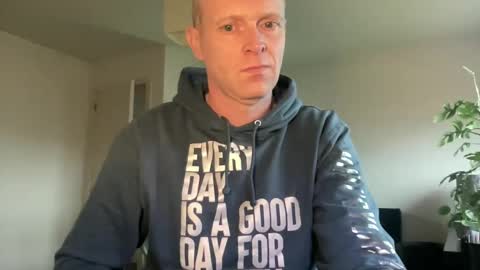 Snapshot of boegieboy76 chatting on December 30, 1:25 pm ask me online show from December 30, 1:25 pm