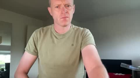 Snapshot of boegieboy76 chatting on October 2, 6:39 am ask me online show from October 2, 6:39 am