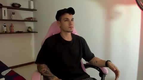 booyhott_ online show from December 17, 7:42 pm