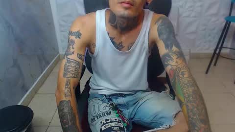 boy_tatto77 online show from February 16, 5:11 pm