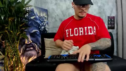 boyc02_ online show from November 6, 12:57 am