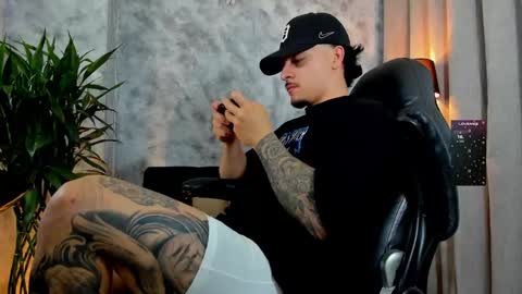 boyc02_ online show from November 28, 12:36 am