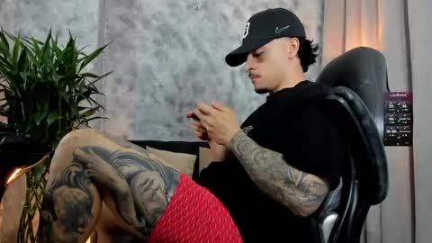 boyc02_ online show from December 3, 11:22 pm