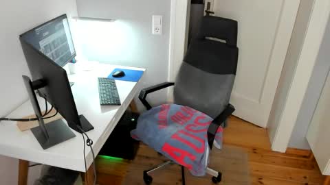 Julian online show from April 5, 2:57 pm