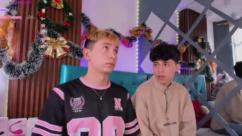 Axel  Chris online show from December 17, 1:40 pm