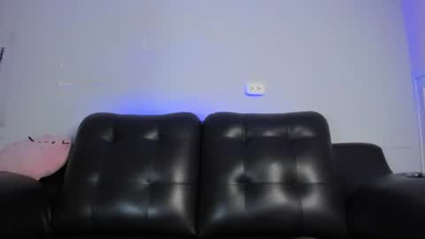 Snapshot of boysweet_boys chatting on February 18, 9:53 pm Paul and Max online show from February 18, 9:53 pm