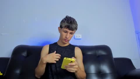 Snapshot of boysweet_boys chatting on January 25, 7:18 pm Paul and Max online show from January 25, 7:18 pm