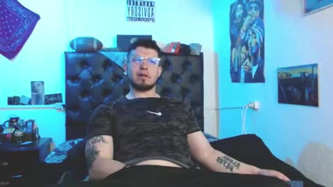 Snapshot of brad_hot_boy chatting on October 10, 4:12 pm brad hot boy online show from October 10, 4:12 pm