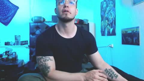 Snapshot of brad_hot_boy chatting on October 15, 2:52 am brad hot boy online show from October 15, 2:52 am