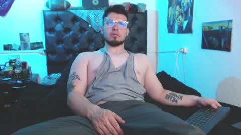 brad hot boy online show from April 18, 6:20 pm