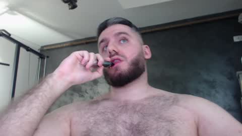 Snapshot of brad_pittfall chatting on January 25, 7:18 pm ask me online show from January 25, 7:18 pm