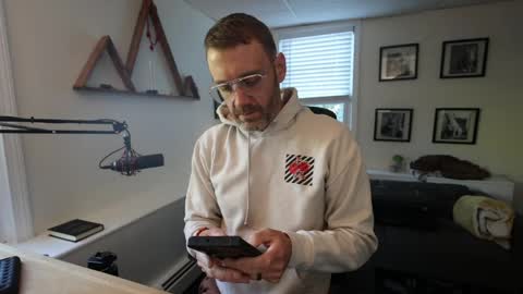 BradBronton online show from April 8, 4:38 pm