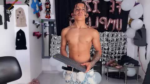 Bradley Strong online show from November 25, 11:07 pm