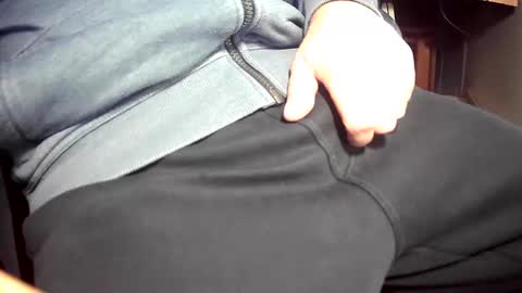 Snapshot of bram27370 chatting on January 8, 7:45 am bram27370 online show from January 8, 7:45 am