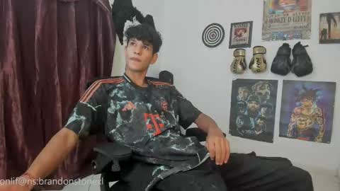 Snapshot of brandonstonexl chatting on October 1, 6:56 pm Brandon Stone online show from October 1, 6:56 pm