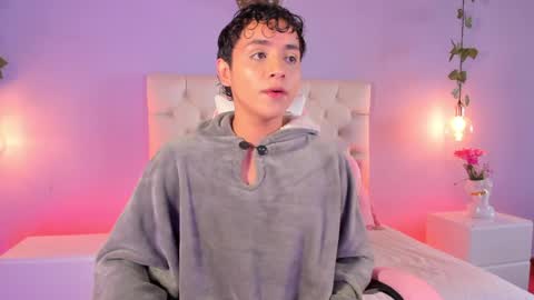 Snapshot of brann_tadzio chatting on January 7, 12:59 pm   online show from January 7, 12:59 pm
