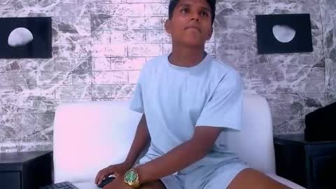 bratt_wolft_ online show from December 19, 6:38 pm