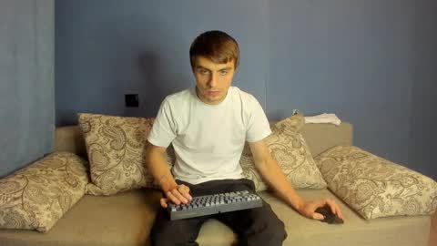 bristlebback online show from December 4, 5:31 pm