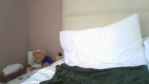 Snapshot of britguy6985 chatting on September 9, 9:42 am britguy6985 online show from September 9, 9:42 am