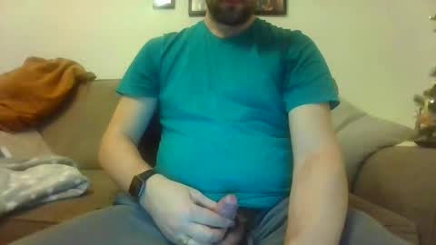 Snapshot of britguy6985 chatting on December 4, 8:29 pm britguy6985 online show from December 4, 8:29 pm