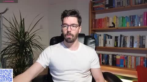 Snapshot of britishpoet chatting on December 9, 1:15 pm Callum online show from December 9, 1:15 pm