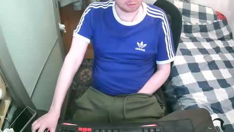 British Tom online show from April 26, 11:23 pm